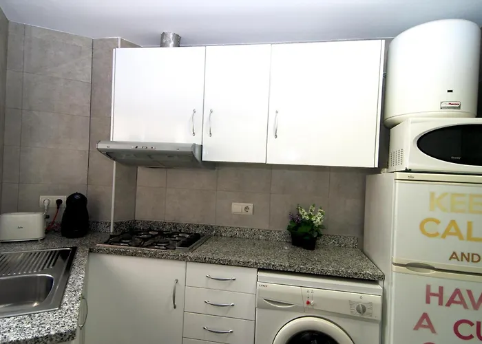 Apartamento Con Balcon, Aire Acondicionado, Wi-fi, Cerca De La Playa - Hisp-7-36 *